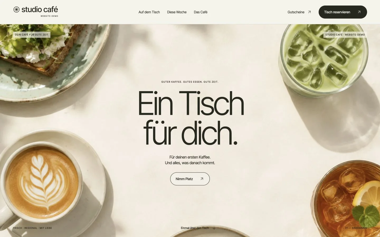 Studio Café: ein gedeckter Tisch als Einstieg in unseren Website-Entwurf.