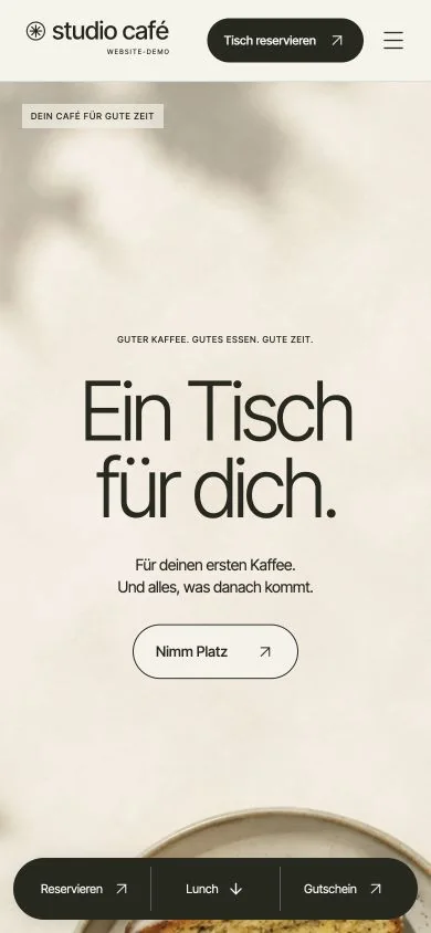 Studio Café auf dem Handy, mit direktem Weg zur Reservierungsdemo.